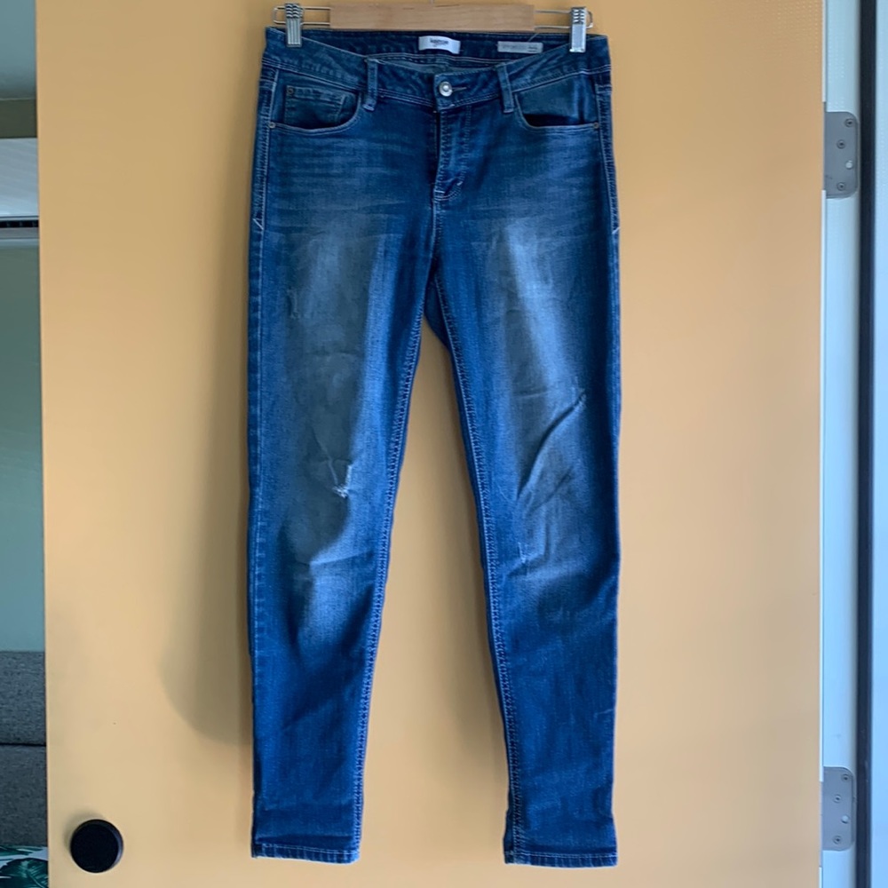 Kensie Effortless Ankle Mid Rise Medium Blue Distressed Jeans 6/28